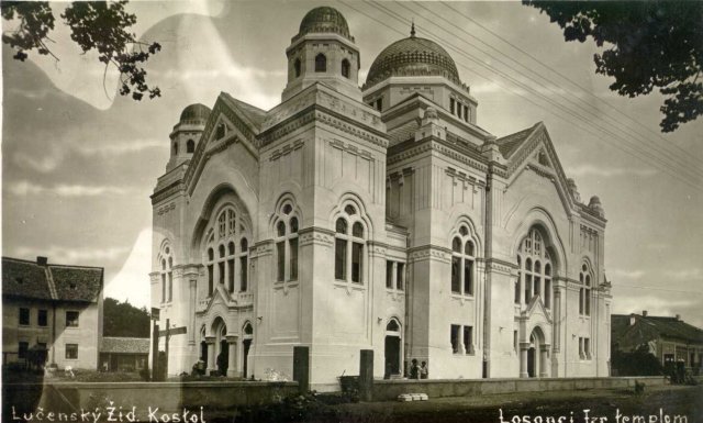 A losonci zsinagóga képeslapon (Forrás: MZSL)
